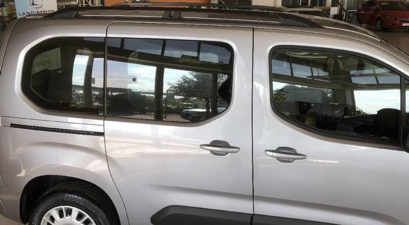 Takrails Partner Berlingo Combo Proace City 2019->+ Sort L1