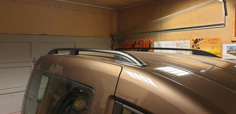 VW Caddy 2004-2020 Takrails 2 stk. Alu. SORT